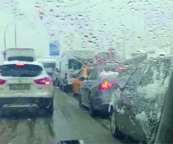 Van&rsquo;da 141 yerleşim yerinin yolu kapandı