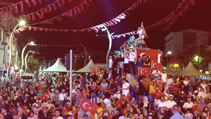 Van'da '15 Temmuz' yürüyüşü