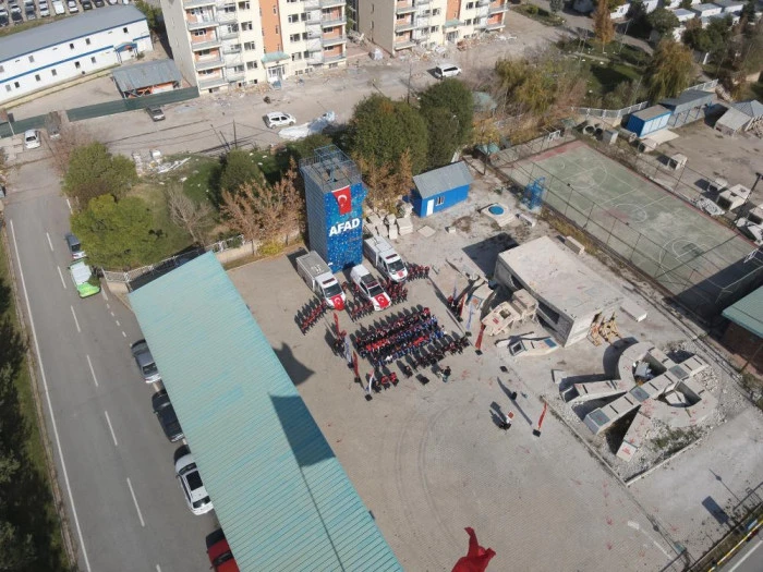 Van&rsquo;da 23 Ekim Depremi&rsquo;nin 15. yılında hayatını kaybedenler anıldı