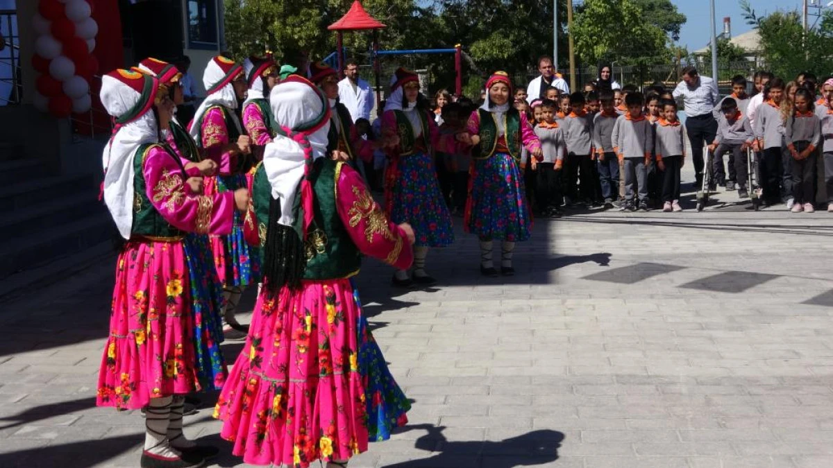 Van’da 275 bin 363 öğrenci için ders zili çaldı