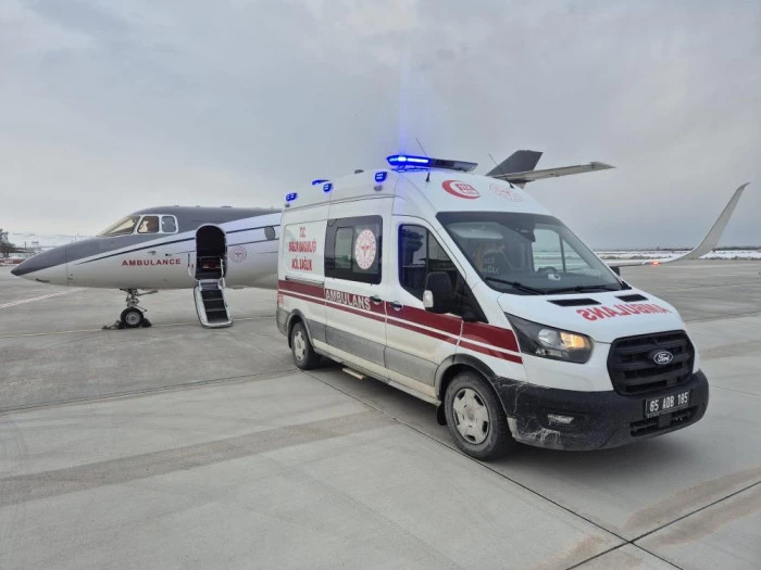Van'da 3 aylık bebek u&ccedil;ak ambulansla Konya'ya sevk edildi
