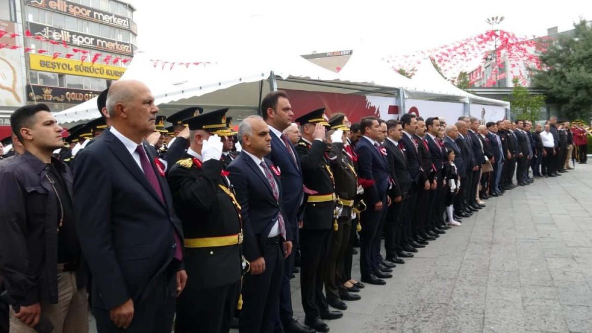 Van&rsquo;da 30 Ağustos Zafer Bayramı kutlandı