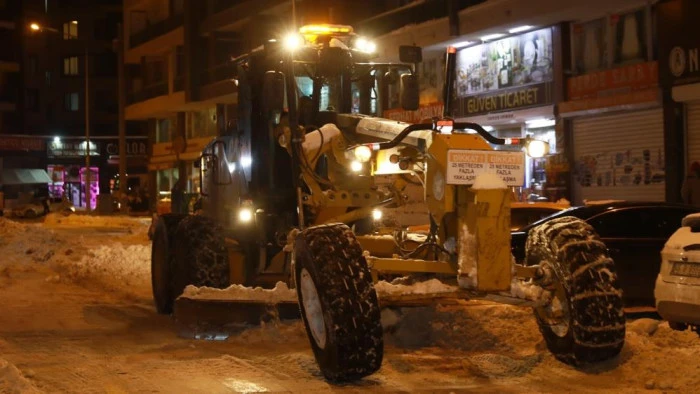 Van'da 341 yerleşim yerinin yolu kapandı