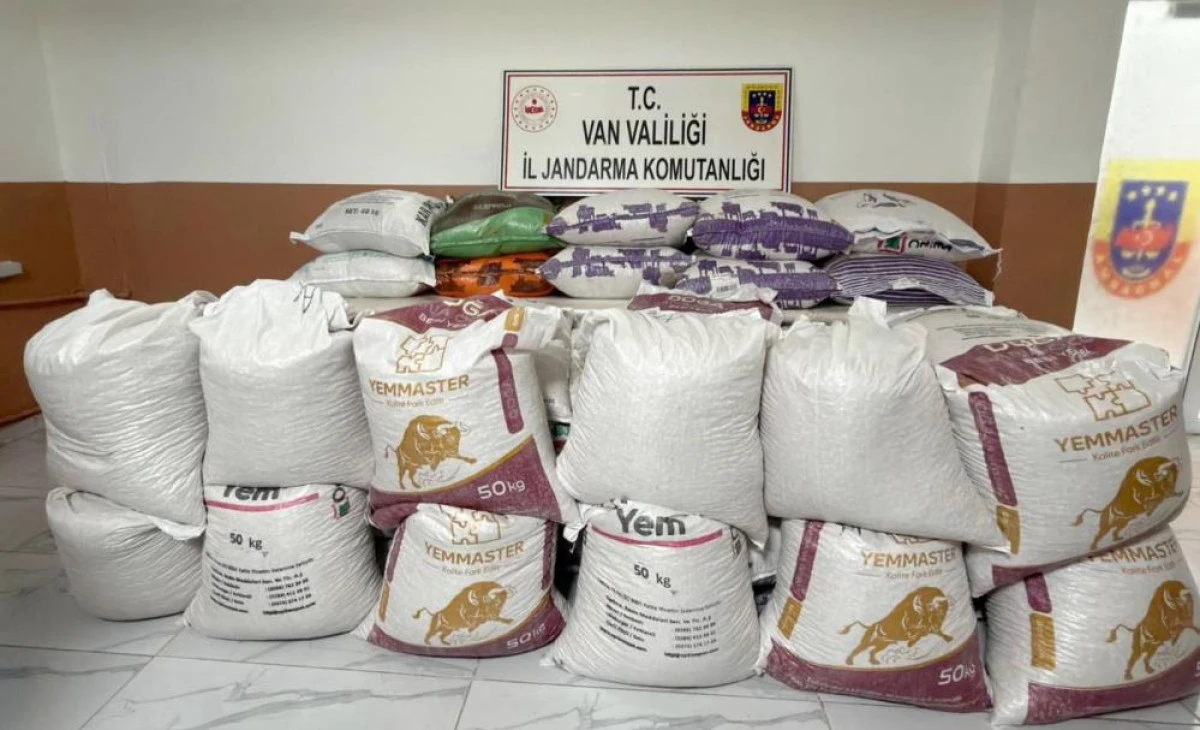 Van&rsquo;da 3,5 milyon TL değerinde ka&ccedil;ak gıda malzemesi ele ge&ccedil;irildi