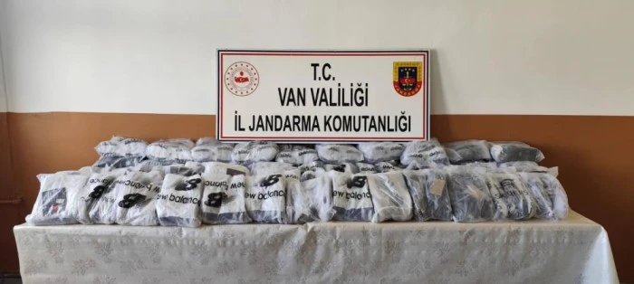 Van&rsquo;da 4 milyon 100 bin lira değerinde g&uuml;mr&uuml;k ka&ccedil;ağı malzeme ele ge&ccedil;irildi