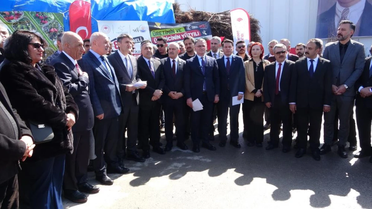 Van'da 5 yılda 4 bu&ccedil;uk milyon fidan toprakla buluşturuldu