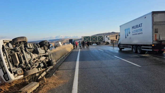 Van'da 6 araç birbirine girdi: 3 kişi yaralandı