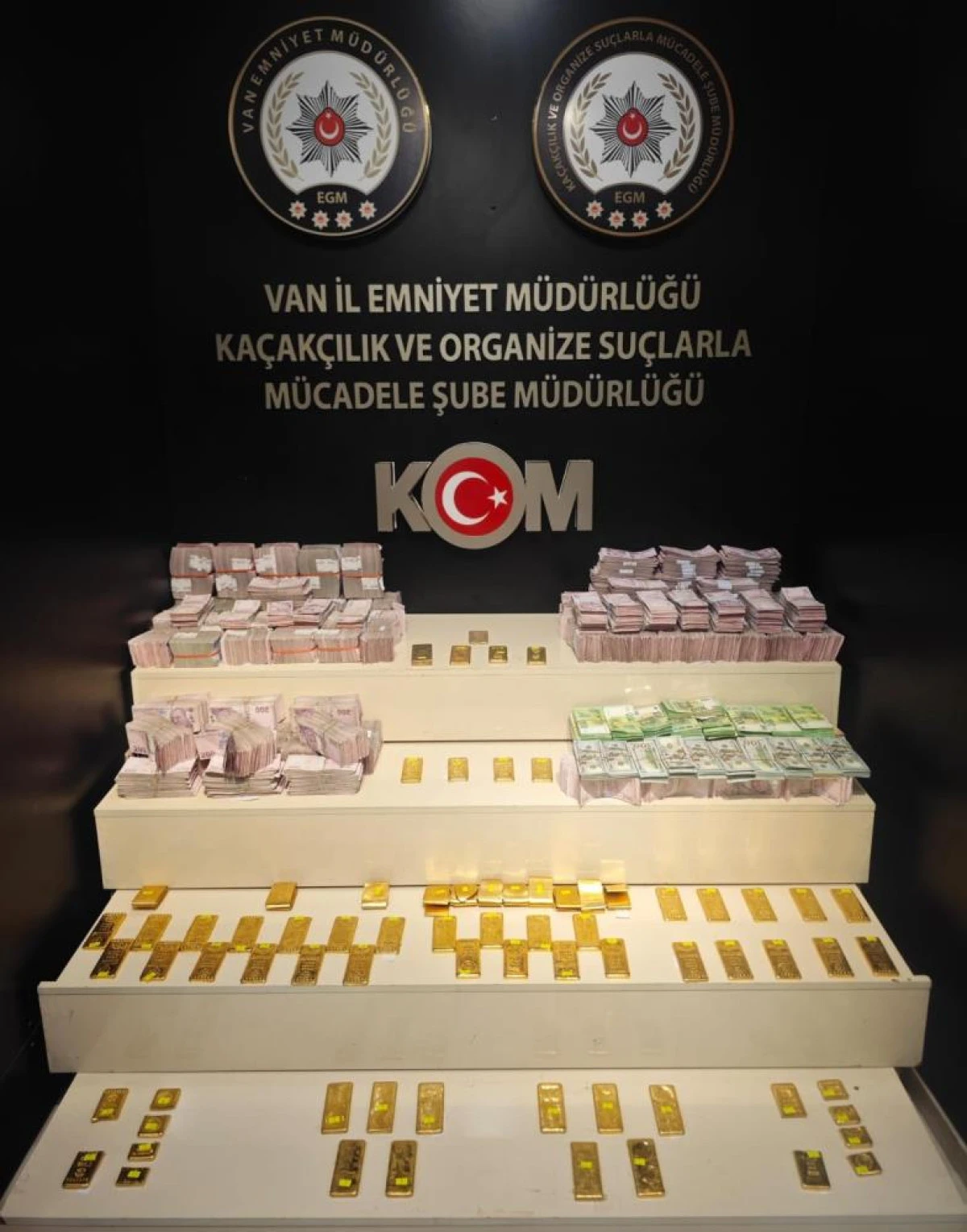 Van’da 66 kilo altın ve suç geliri yüklü miktarda para ele geçirildi