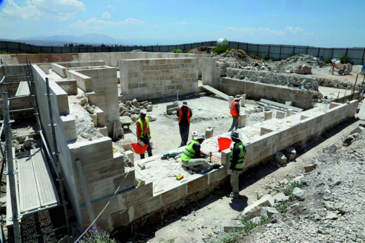 VAN'DA 750 YILLIK CAMİ İÇİN  ÇALIŞMALAR DEVAM EDİYOR