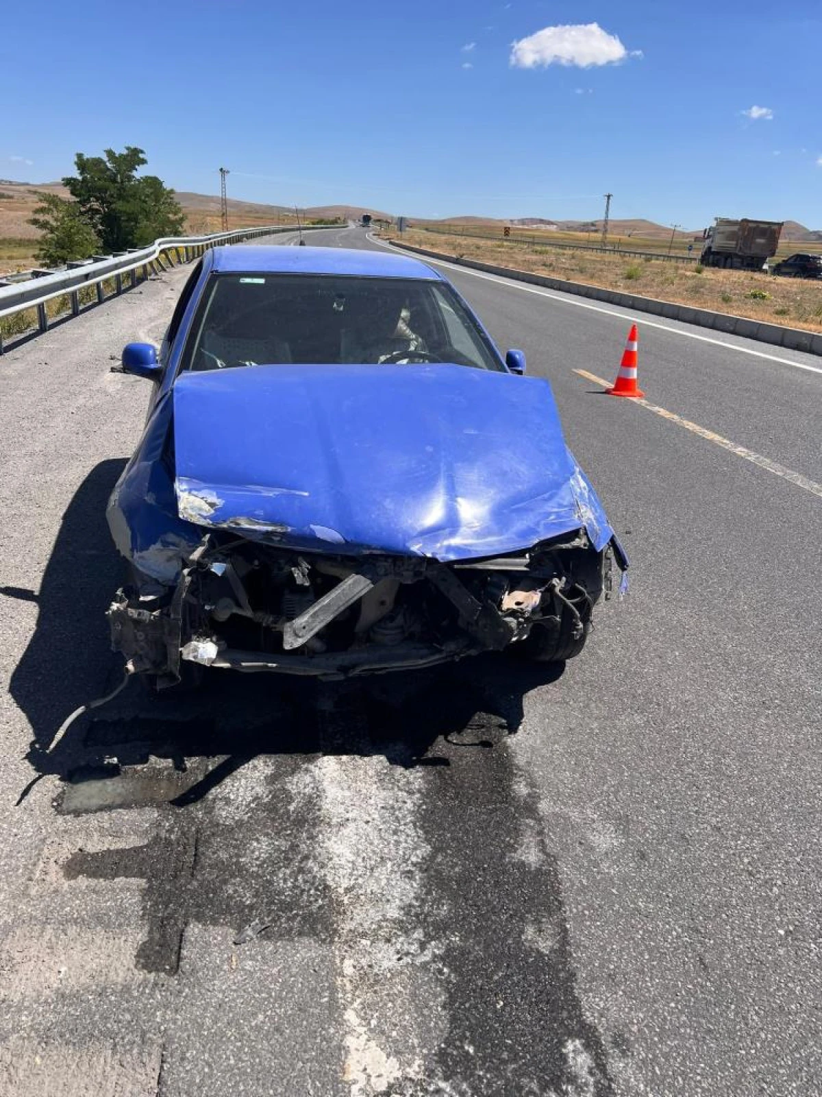 Van'da ara&ccedil;lar &ccedil;arpıştı: 8 yaralı