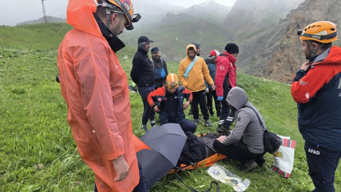 Van'da dağda mahsur kalan vatandaş kurtarıldı