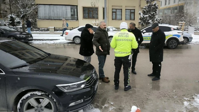 Van'da DEM Partili belediye başkanının resmi aracına haciz