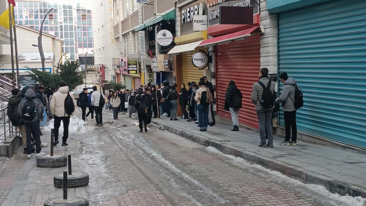 Van'da elektrik kesintisi esnafı mağdur etti