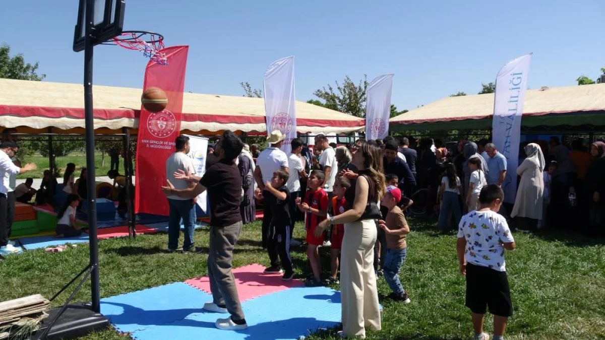 Van'da engelli bireyler i&ccedil;in "Mutlu &Ccedil;arşamba" etkinliği d&uuml;zenlendi