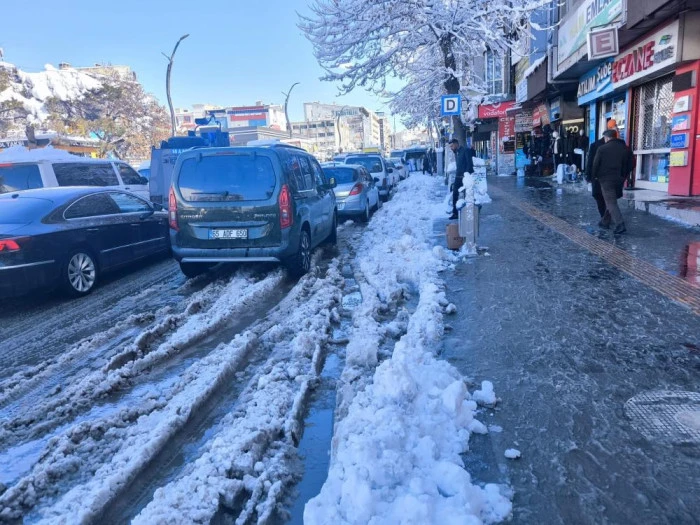 Van&rsquo;da esnaf ve vatandaşlardan "altyapı ve temizlik" tepkisi