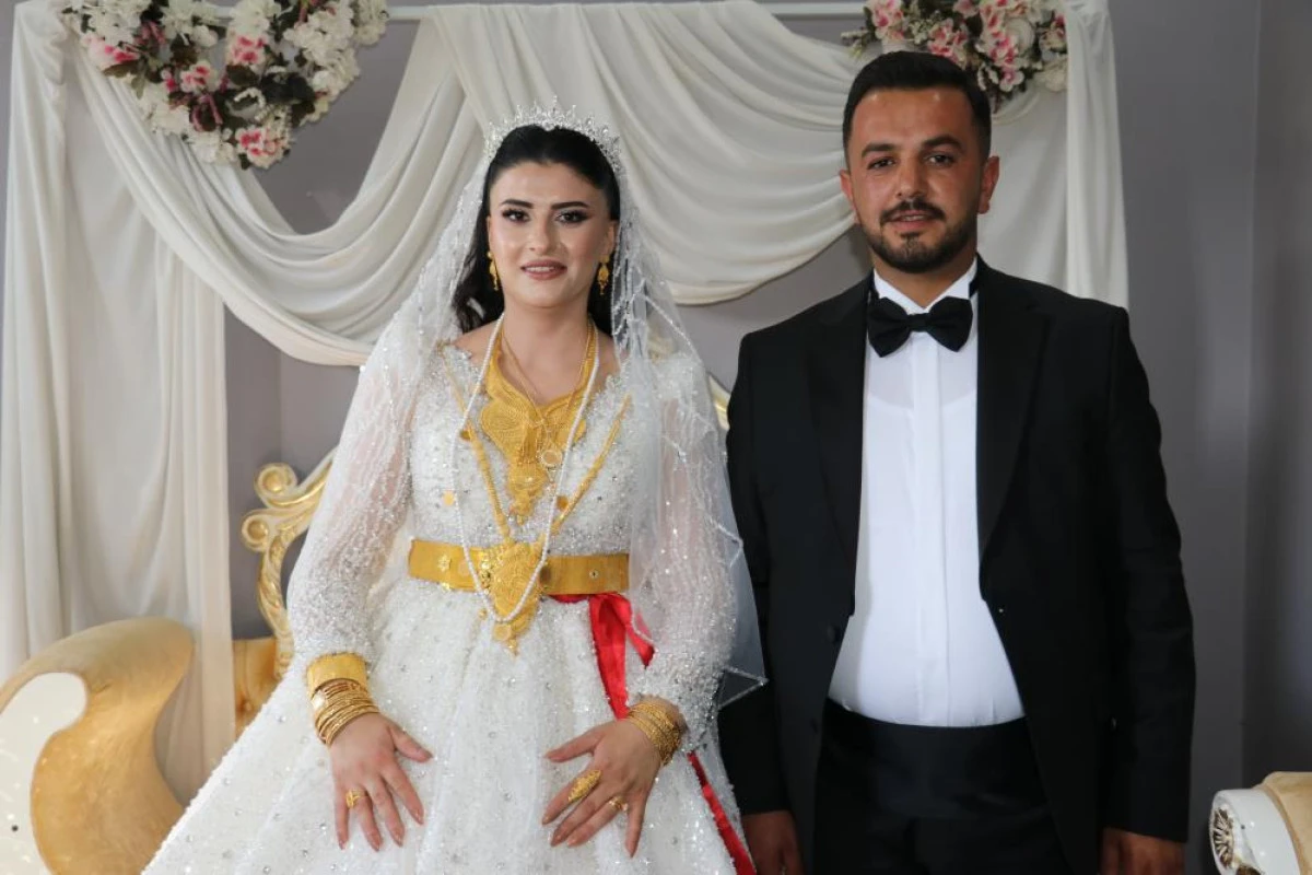 Van'da geline 2 kilo altın, damada 6 buçuk milyon TL takıldı