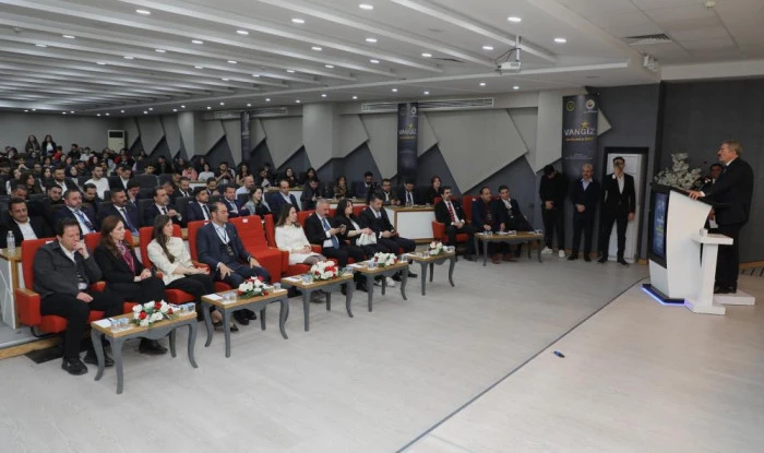 Van'da girişimcilik zirvesi d&uuml;zenlendi