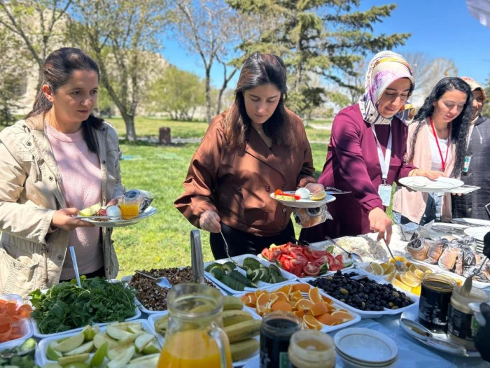 Van'da "Her Gebeye Bir Ebe" projesinden Anneler G&uuml;n&uuml; etkinliği