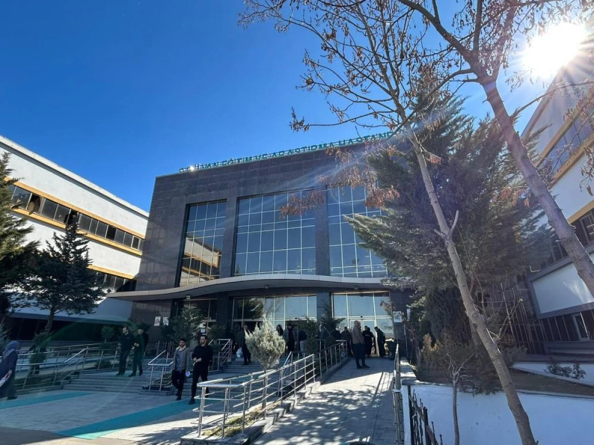 Van'da ilk kez korneanın sadece hasarlı tabakası değiştirildi