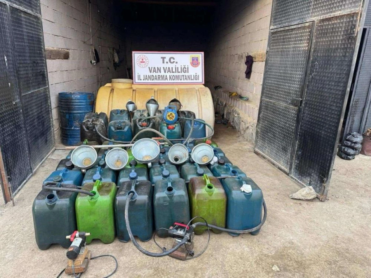 Van&rsquo;da ka&ccedil;ak akaryakıt ele ge&ccedil;irildi