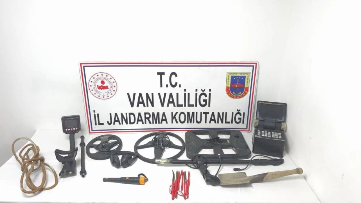 Van&rsquo;da ka&ccedil;ak kazı yapan 3 kişi yakalandı