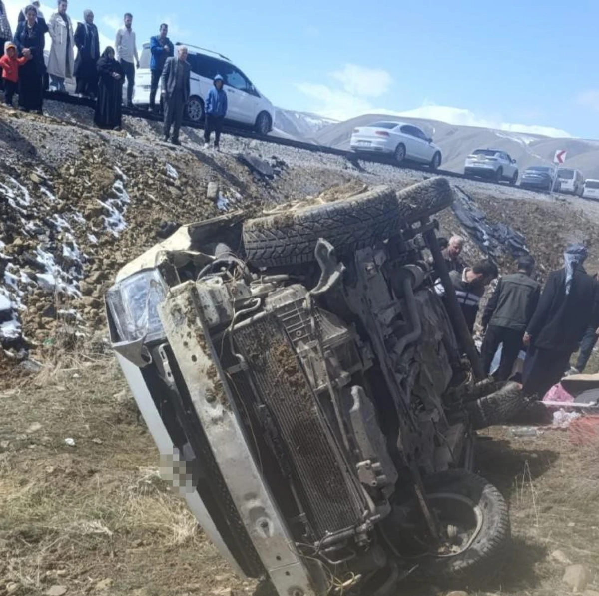 Van'da kamyonet şarampole devrildi: 4 yaralı