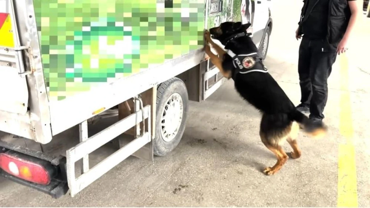  Van'da kamyonette 90 kilo uyuşturucu ele ge&ccedil;irildi