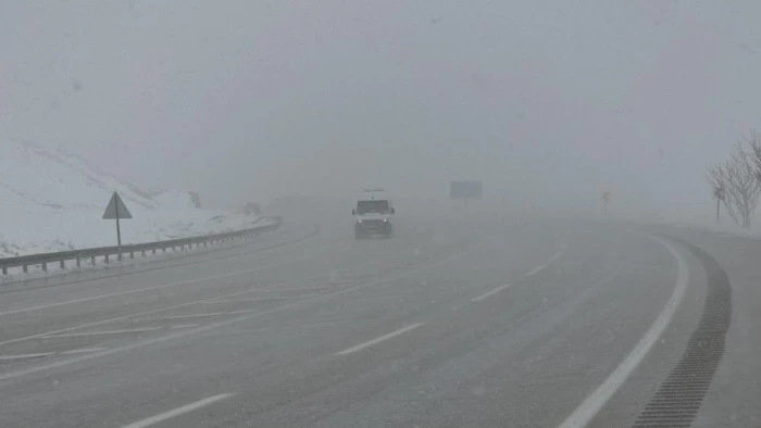 Van&rsquo;da kar yağışı ve sis etkili oluyor
