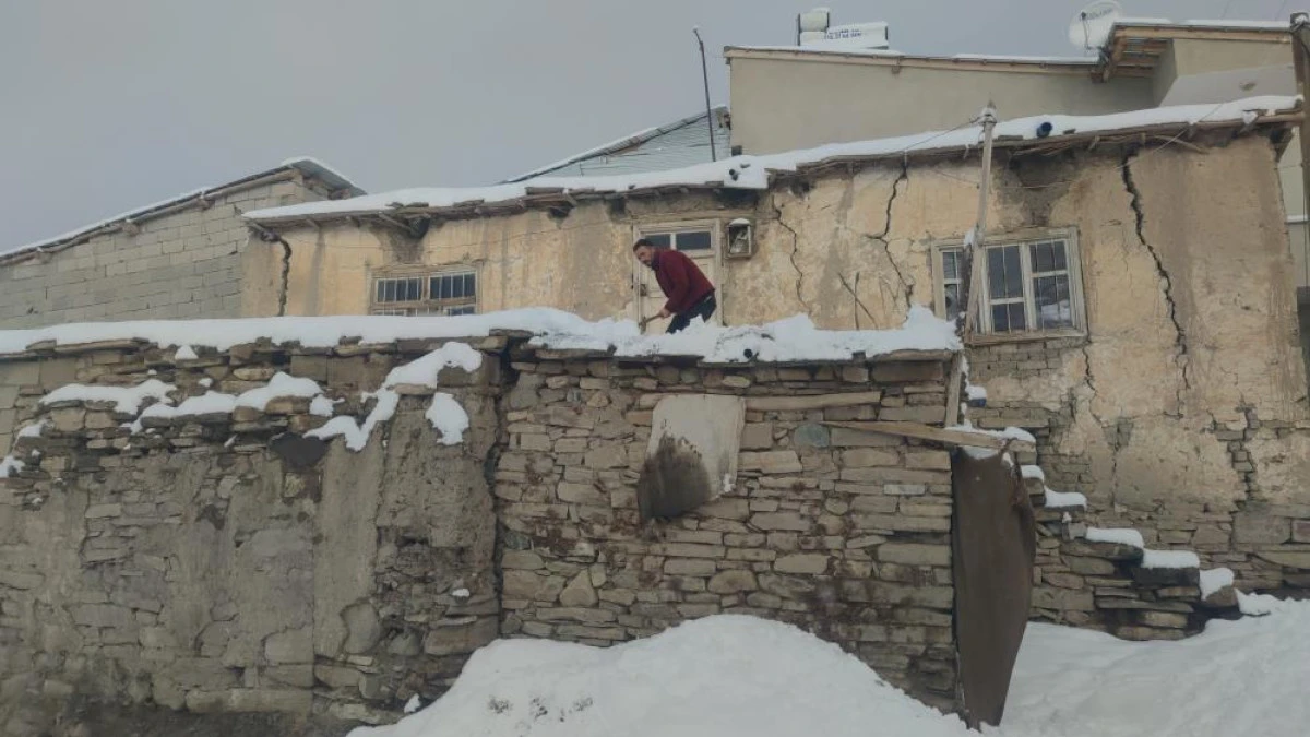 Van'da kar yağışı: Yüksek kesimlerde zorlu şartlar