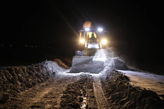 Van'da kardan dolayı kapanan 625 yoldan 469'u a&ccedil;ıldı