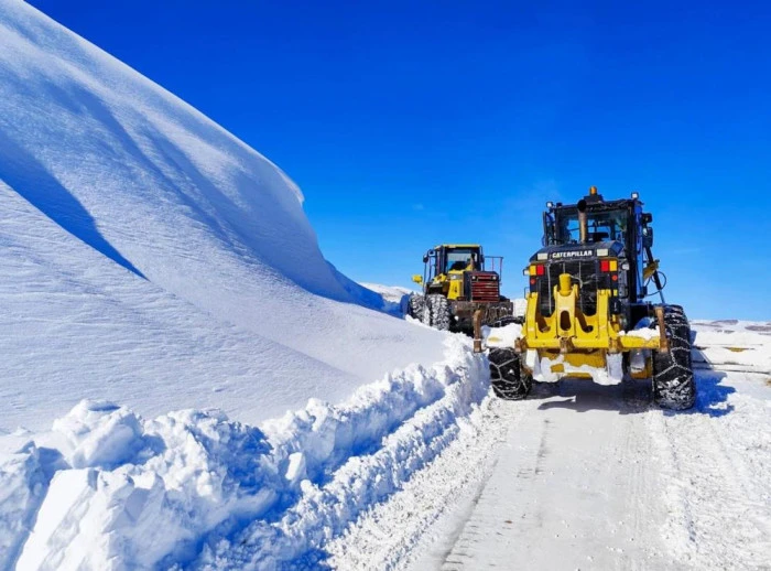 Van'da kardan dolayı kapanan 625 yoldan 586&rsquo;sı a&ccedil;ıldı