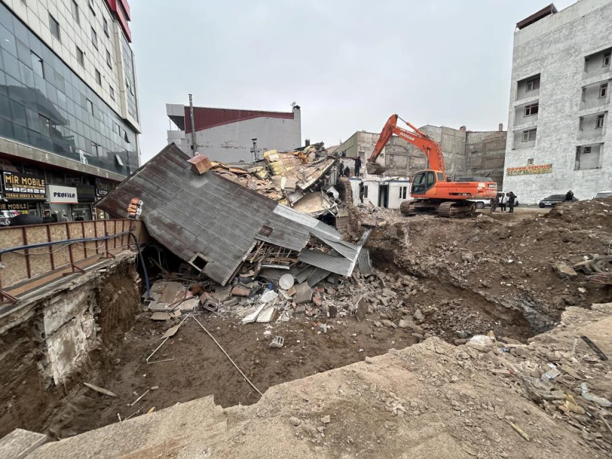 Van&rsquo;da kazı alanının yanındaki lokanta &ccedil;&ouml;kt&uuml;