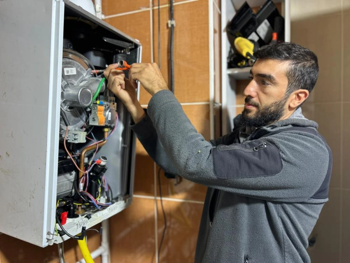 Van&rsquo;da kombi ustalarının kış mesaisi başladı