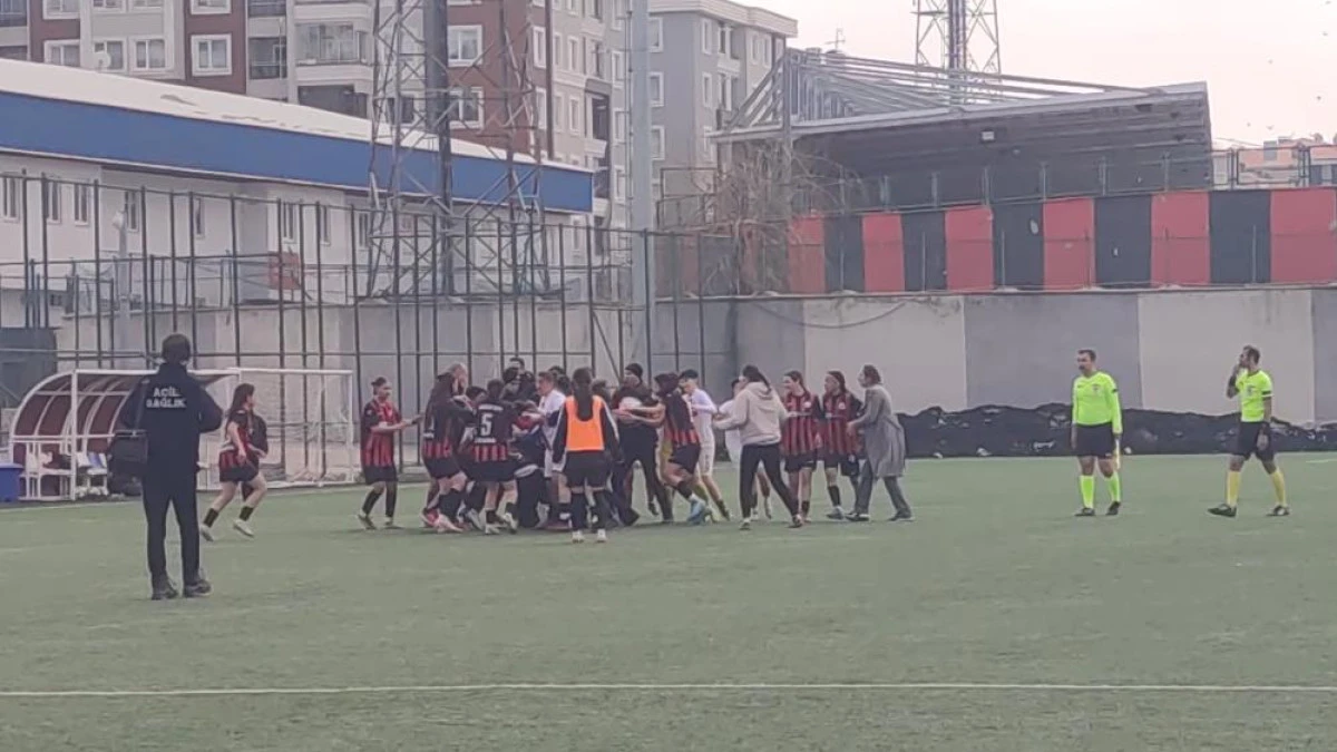 Van'da ma&ccedil; bitti yumruklar konuştu