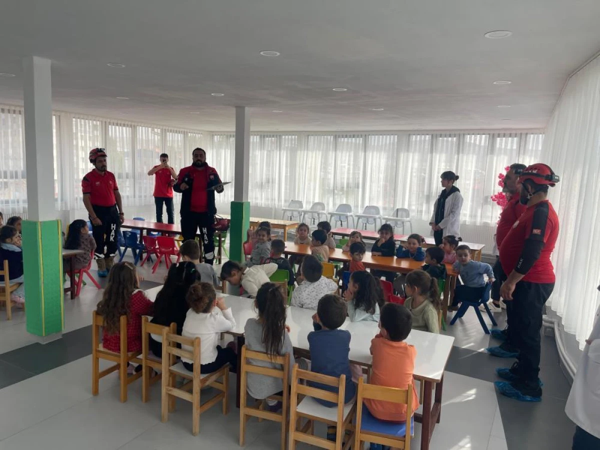 Van'da minik öğrencilere afet bilinci aşılandı