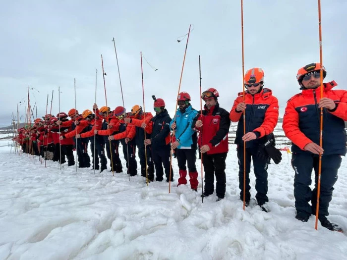 Van'da nefes kesen &ccedil;ığ tatbikatı ger&ccedil;eği aratmadı
