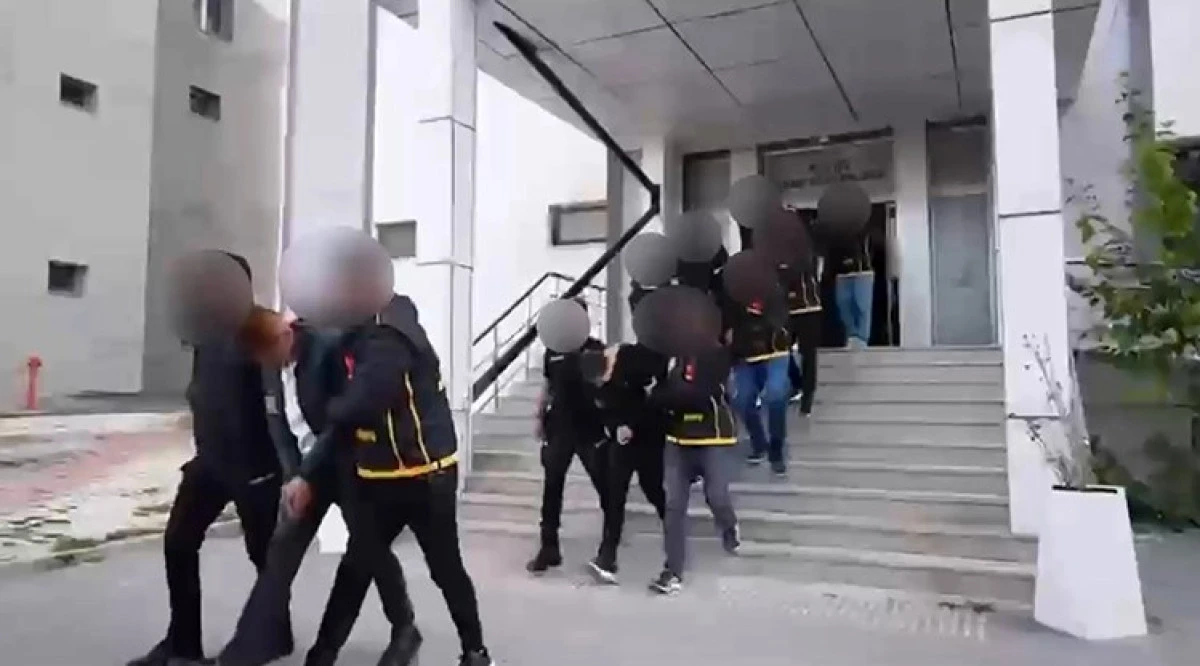 Van'da operasyon: 2.3 milyar TL&rsquo;lik ş&uuml;pheli para hareketi tespit edilen 11 kişi tutuklandı