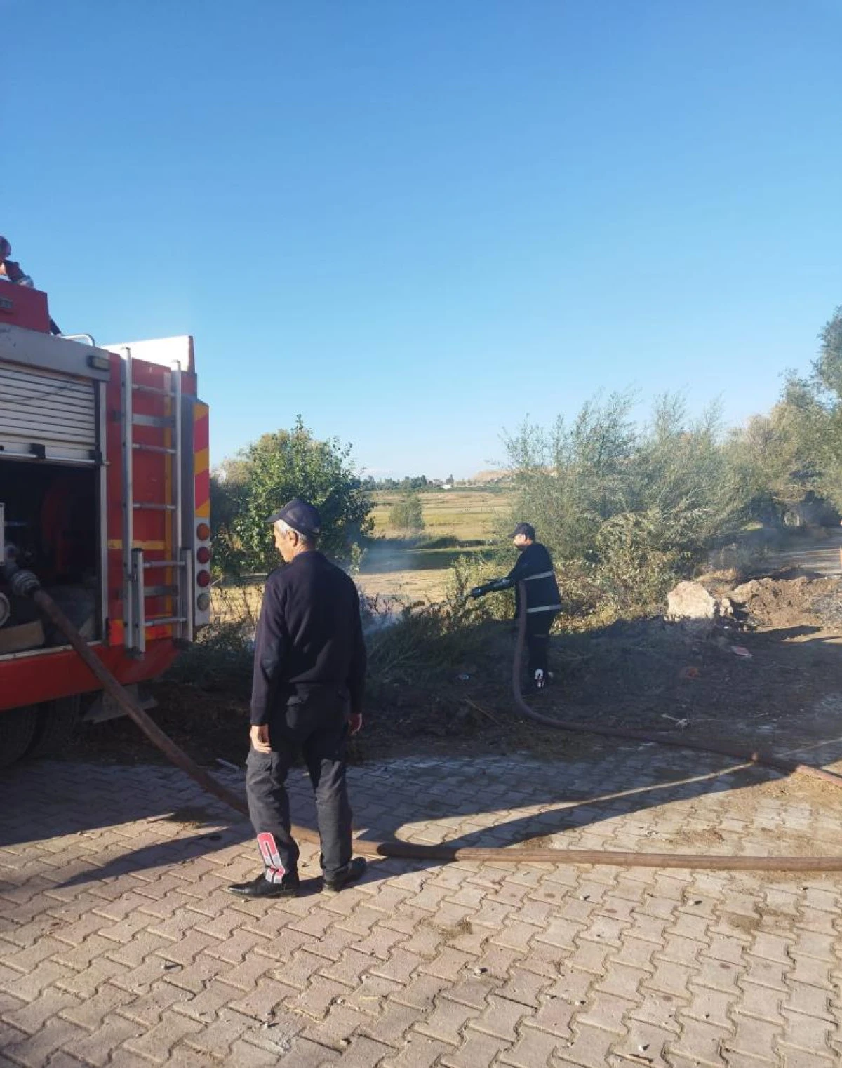 Van'da &ouml;rt&uuml; yangını