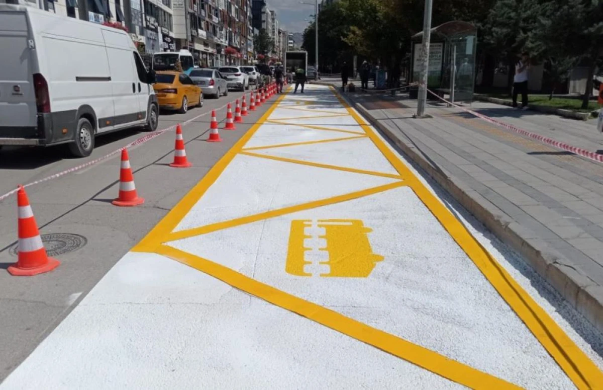 Van'da otobüs durakları modern görünüme kavuşuyor