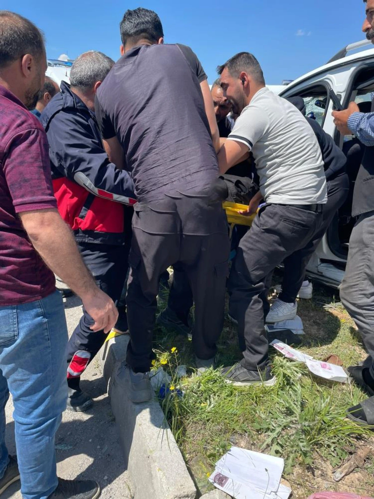 Van'da otomobiller &ccedil;arpıştı: 4 &ouml;l&uuml;, 2 yaralı