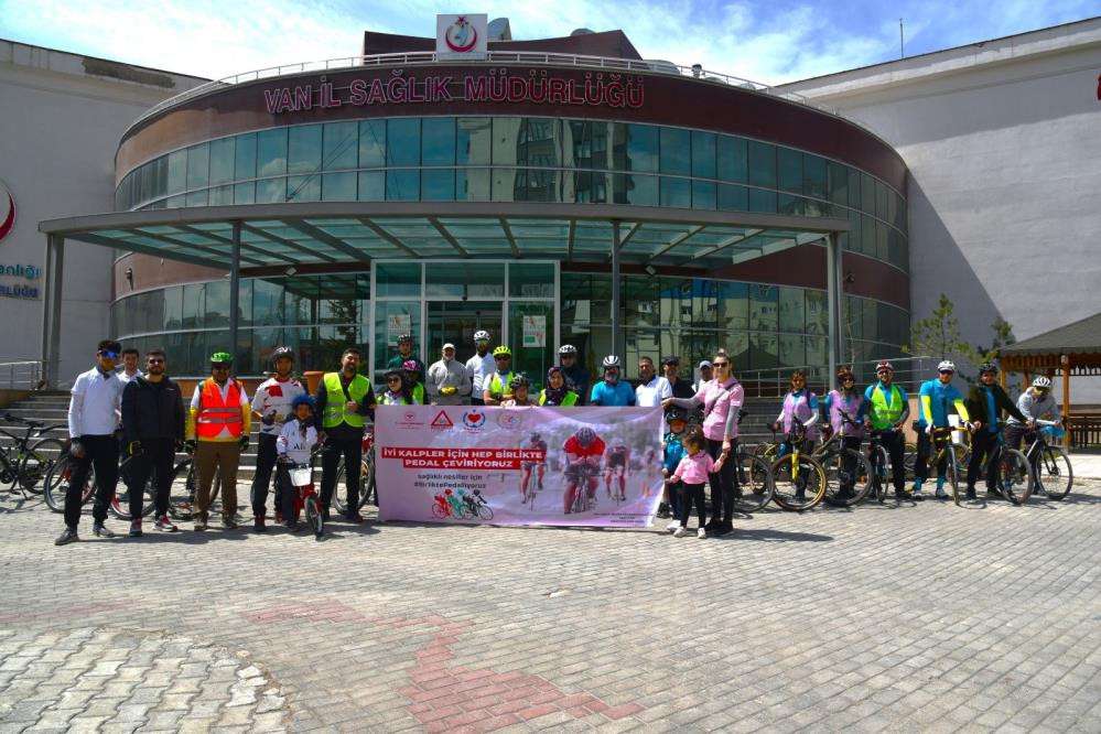 Van'da sağlıklı yaşam için bisiklet turu düzenlendi