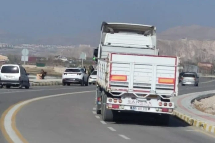 Van’da sahil yolu çökme tehlikesiyle karşı karşıya