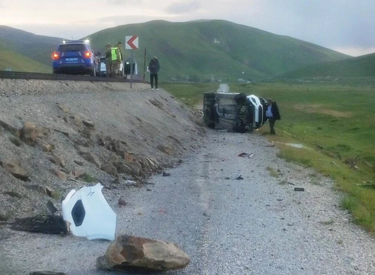 Van'da şarampole yuvarlanan kamyonetin s&uuml;r&uuml;c&uuml;s&uuml; yaralandı