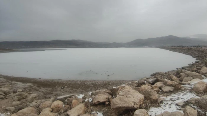 Van'da Sibirya soğukları: Sıhke G&ouml;leti'nin y&uuml;zeyi buz tuttu