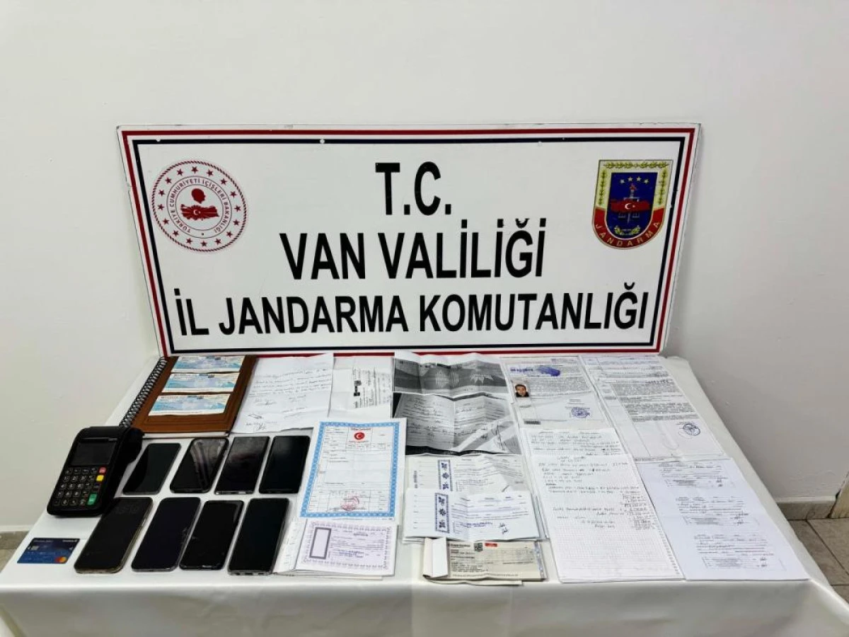 Van&rsquo;da &lsquo;tefecilik&rsquo; operasyonu: 8 g&ouml;zaltı