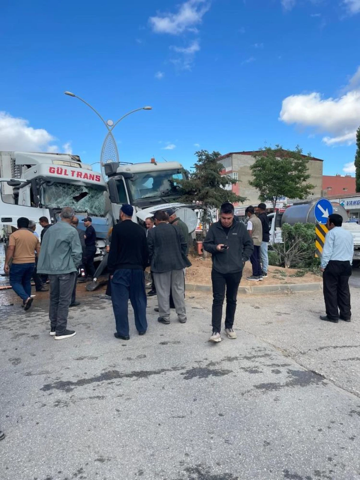  Van'da tır kamyona arkadan çarptı: 1 yaralı