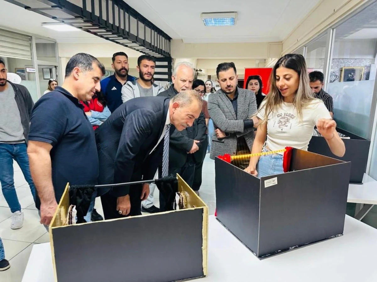 Van'da ‘Tiyatro Dekorları Maket Sergisi' açıldı