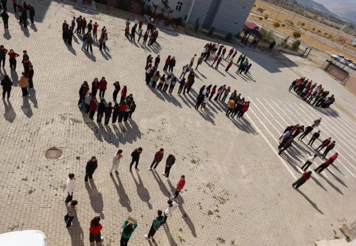 Van'da tüm okullarda eş zamanlı afet tatbikatı gerçekleştirildi