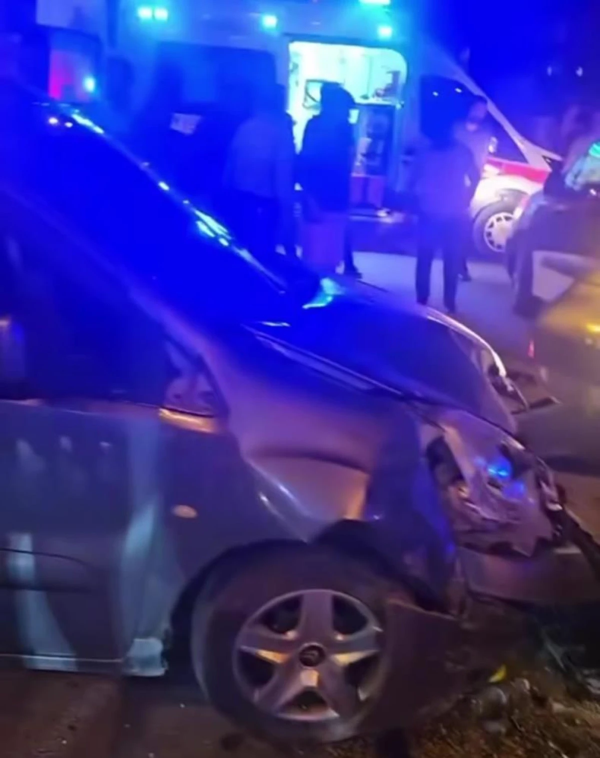 Van'da üç araç çarpıştı: 5 yaralı
