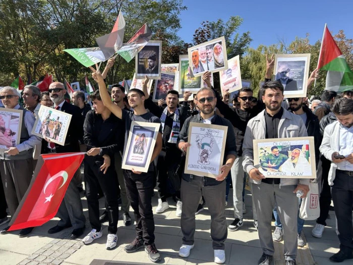 Van'da üniversite öğrencilerinden Gazze'ye destek yürüyüşü